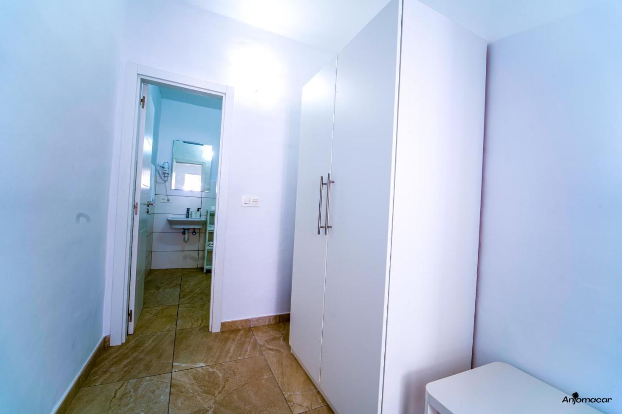 Apartamentos Anjomacar B Тегисе Екстериор снимка